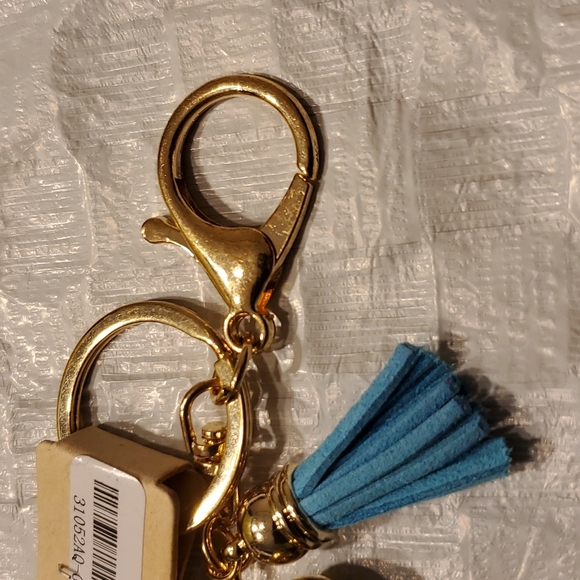 Clover Shaped Keyring - Picture 4 of 4